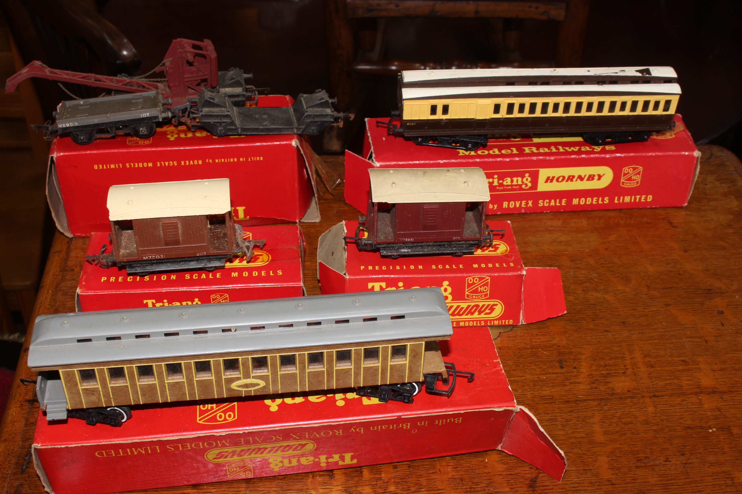 Four boxes of Triang railway accessories and four boxed sets (sold as seen). - Image 9 of 11
