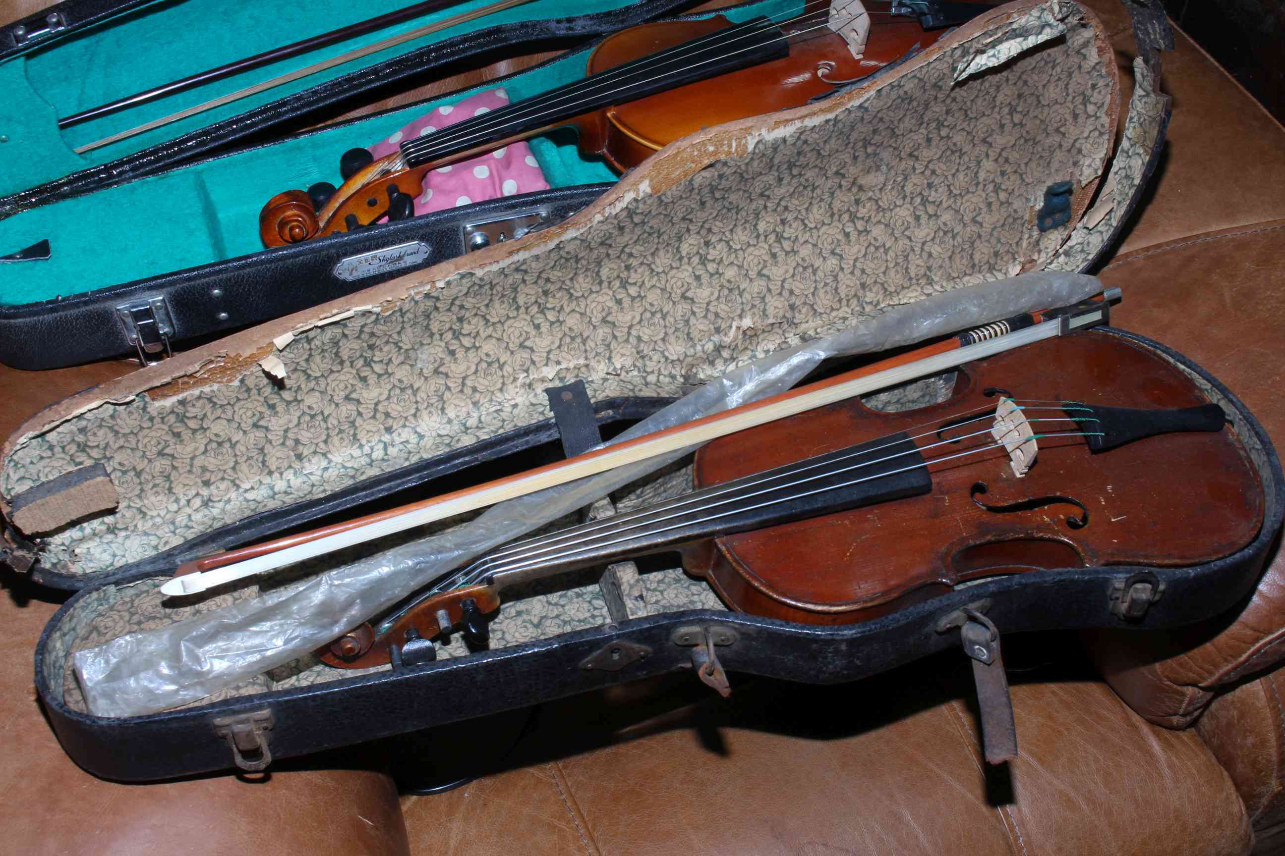 Two cased violins with bows (one 3/4 size). Condition: 3/4 violin in fairly poor condition. - Image 3 of 14