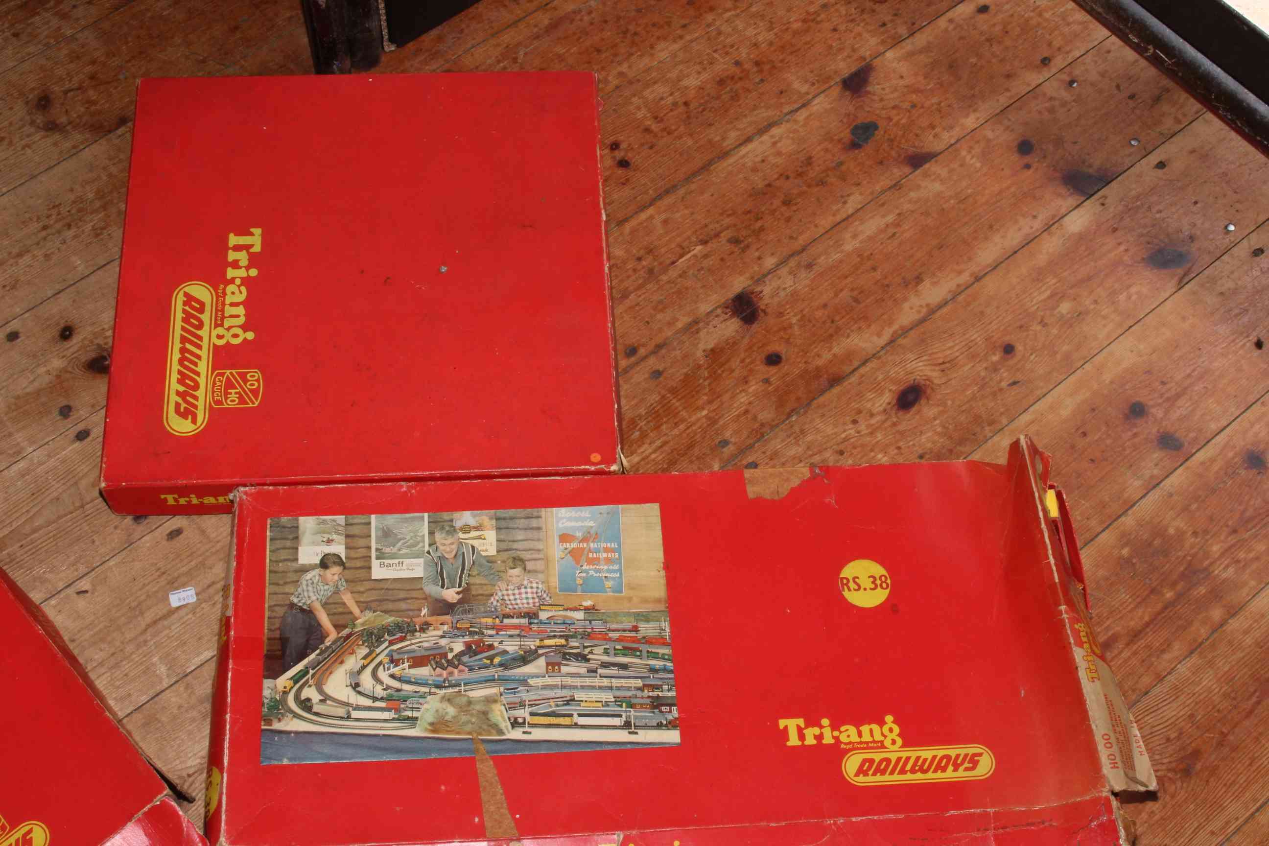 Four boxes of Triang railway accessories and four boxed sets (sold as seen). - Image 4 of 11