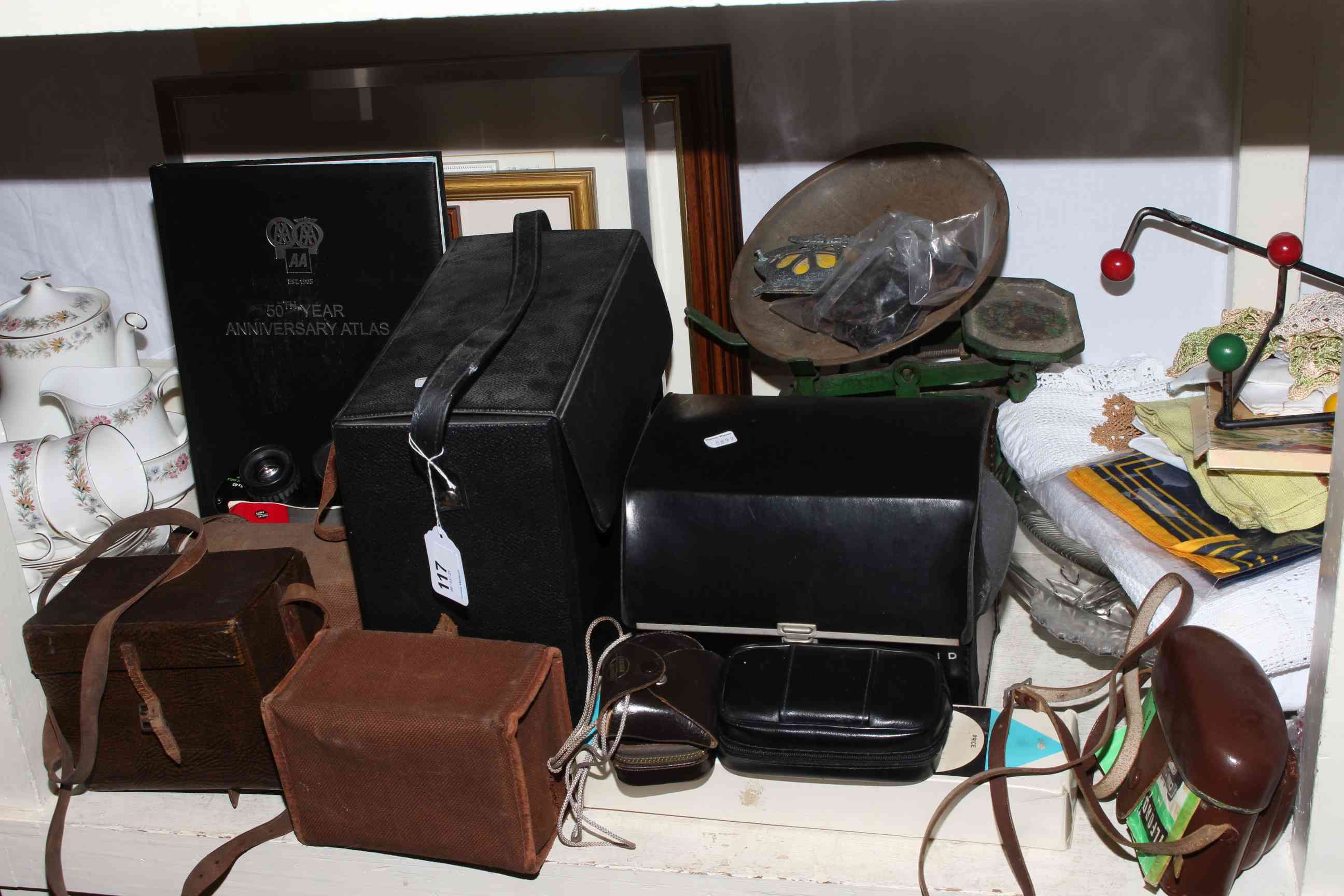 Vintage cameras and accessories, kitchen scales and weights, AA badge, linen, - Image 2 of 2