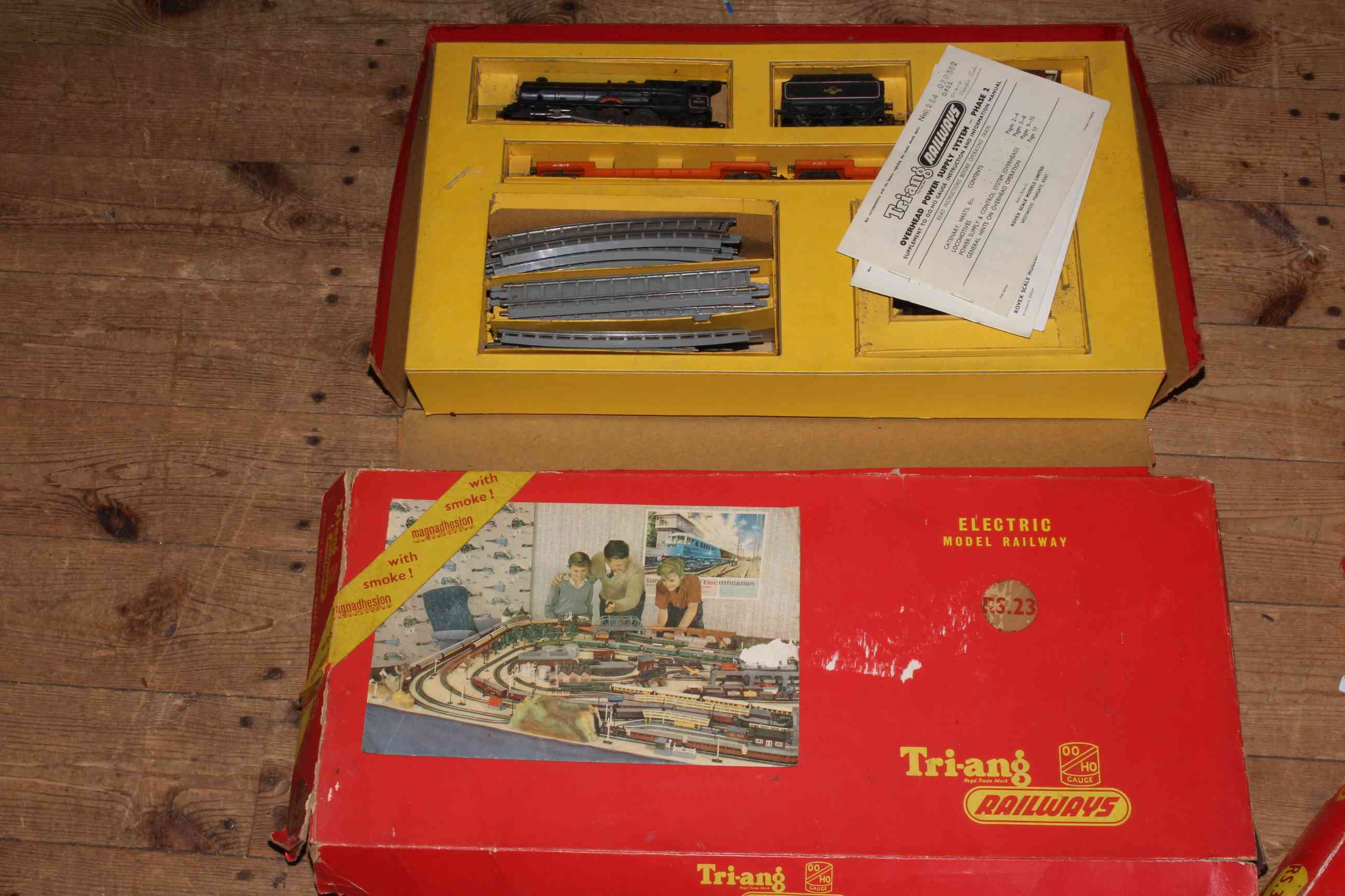 Four boxes of Triang railway accessories and four boxed sets (sold as seen). - Image 3 of 11