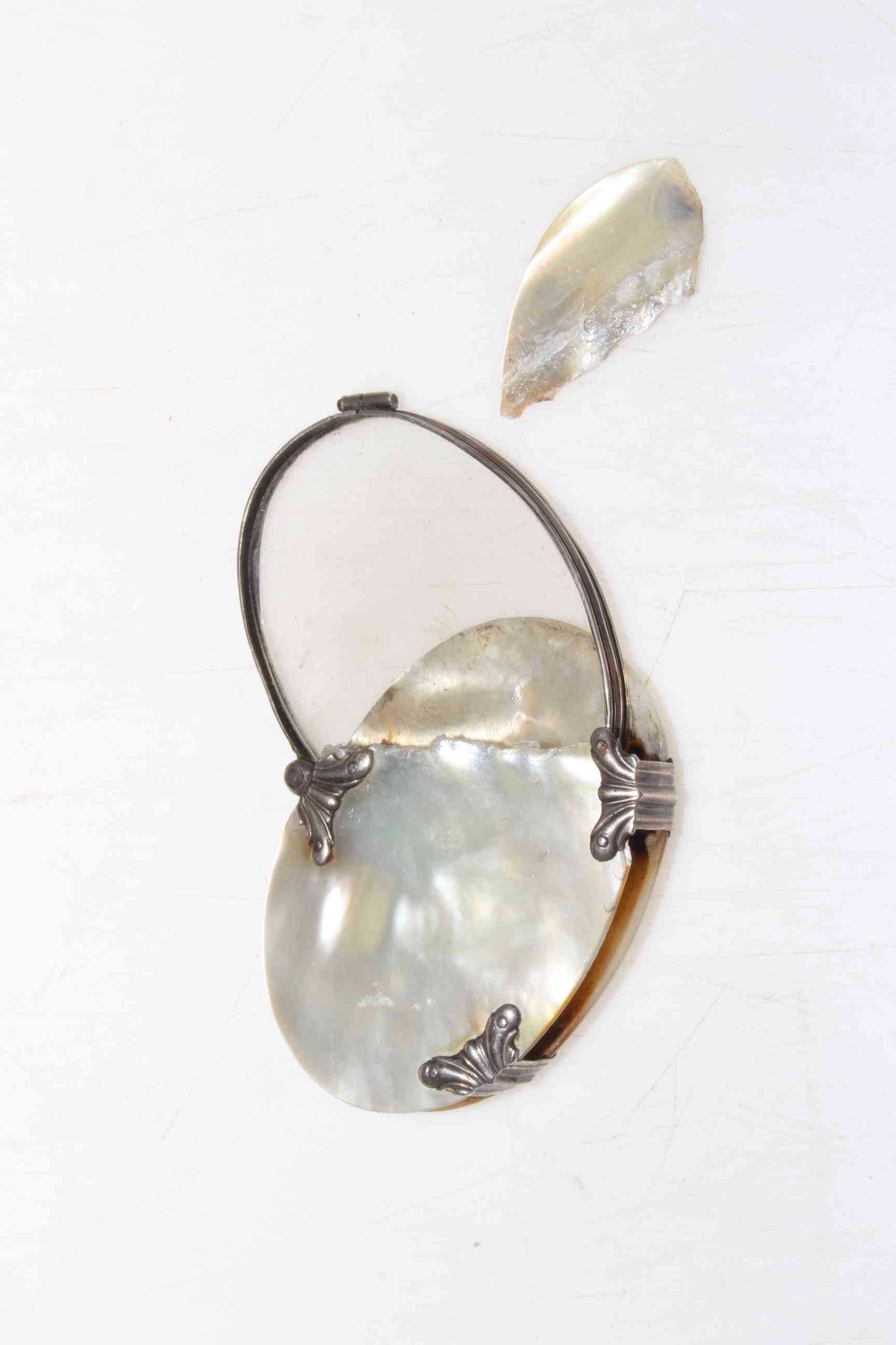 Mother of pearl and silver mounted magnifier, 8cm across. - Image 2 of 2