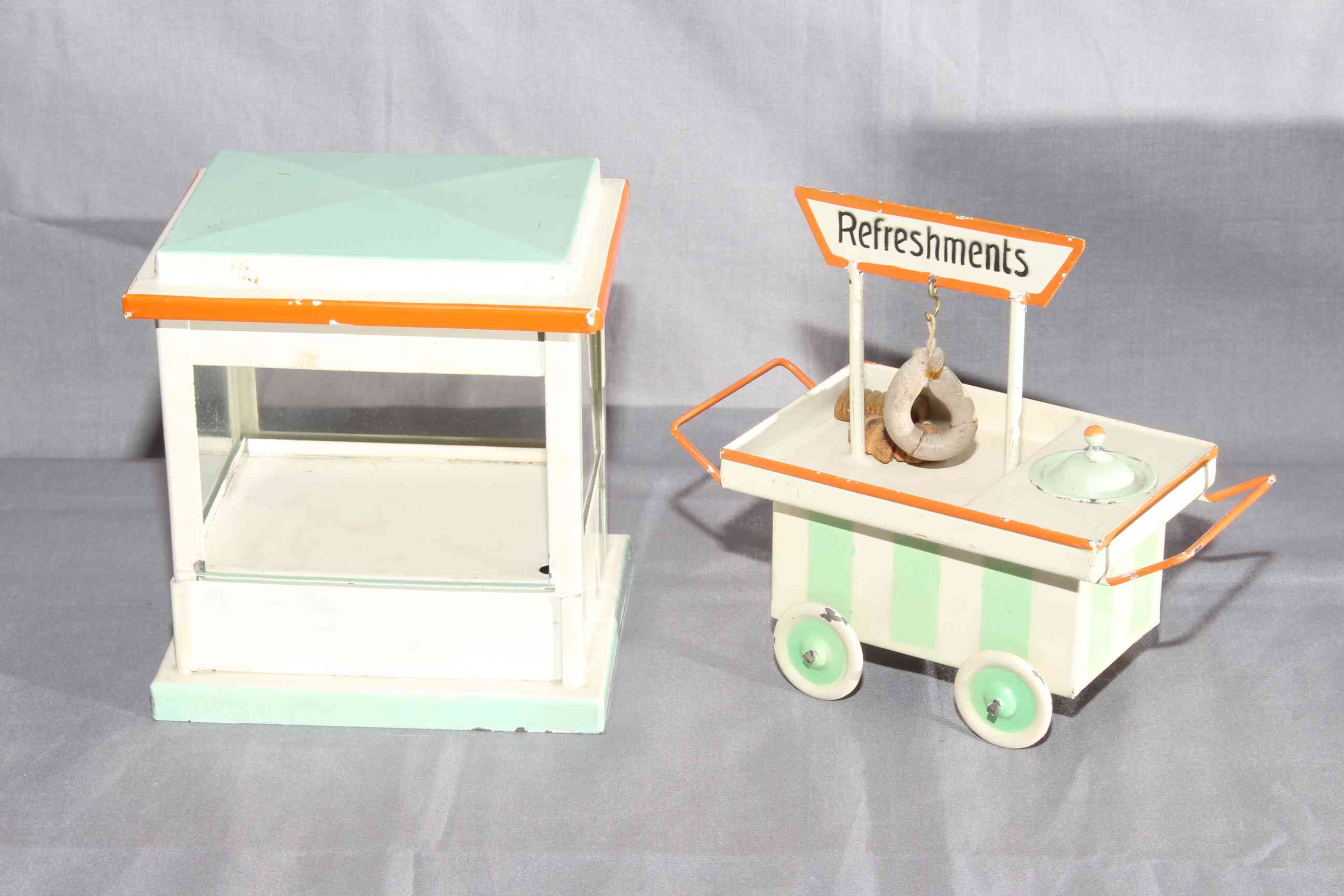 Kibri O Gauge tinplate Refreshments Trolley and Tobacco Kiosk. Excellent (2). - Image 2 of 2