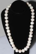 Freshwater pearl necklace with silver clasp, 44cm length.