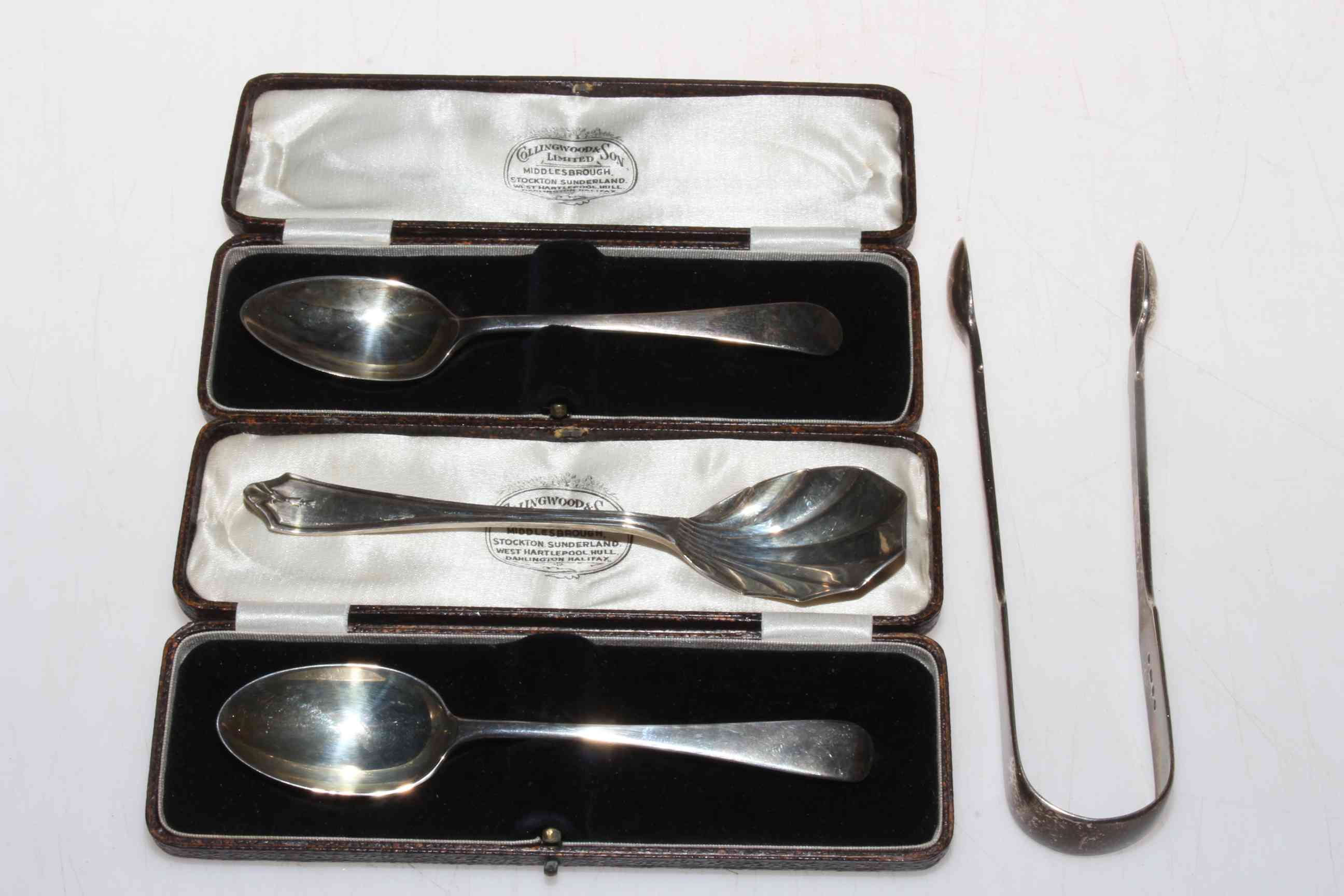 Victorian silver sugar tongs, two boxed silver spoons and single teaspoon (4).