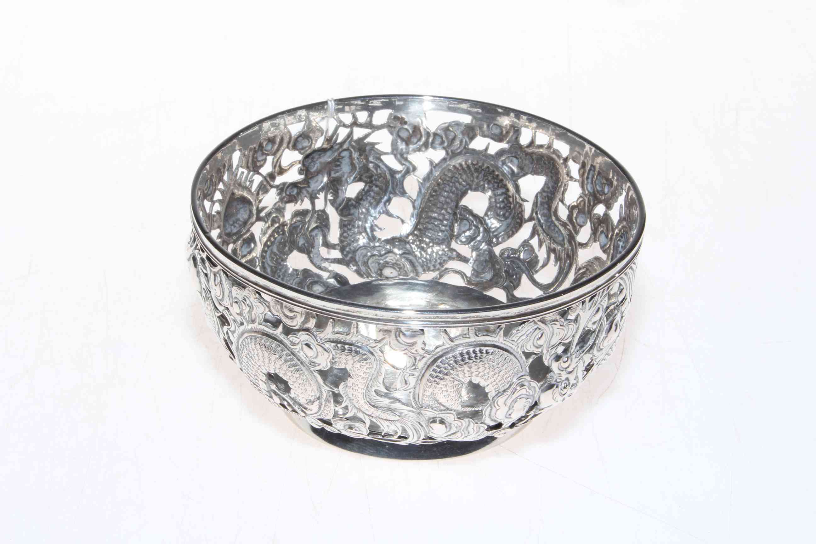 Chinese silver pierced bowl with continuous dragon decoration, 11cm diameter, 5.