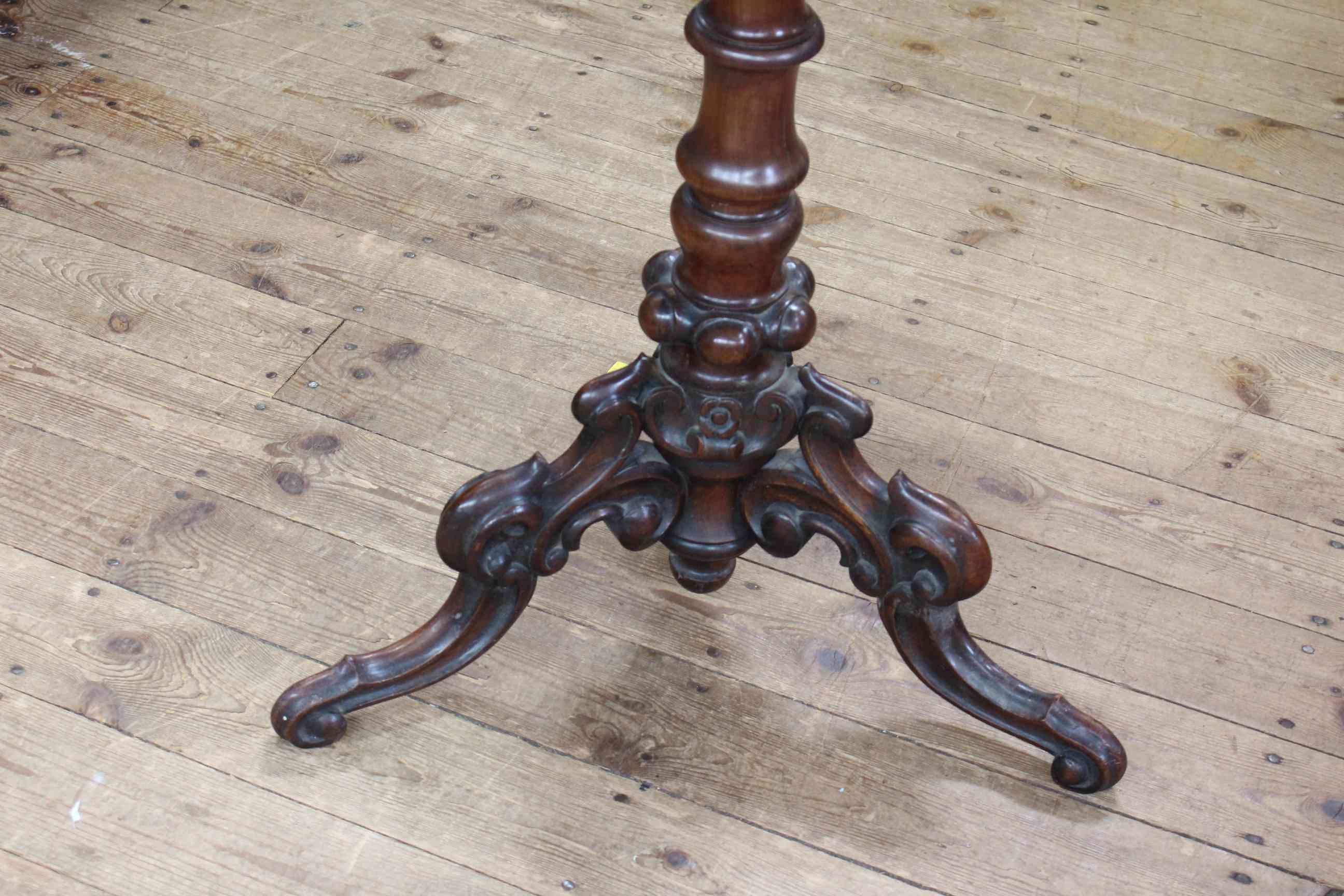 Victorian sewing table of serpentine form, - Image 2 of 3