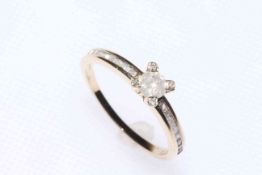 9k gold and diamond ring, total 0.5 carat, size P/Q, with certificate.