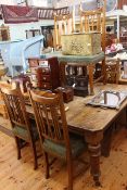 Early 20th Century oak extending dining table,