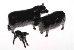 Beswick Aberdeen Angus bull, cow and calf, in black gloss (3).