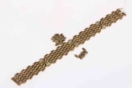 9 carat gold diamond set gate link bracelet, having four intervals each set with six diamonds,