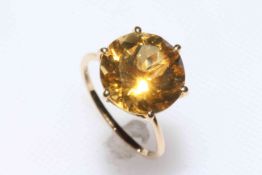 Large citrine (7.5 carat) and 9 carat gold ring, size N/O, with certificate.