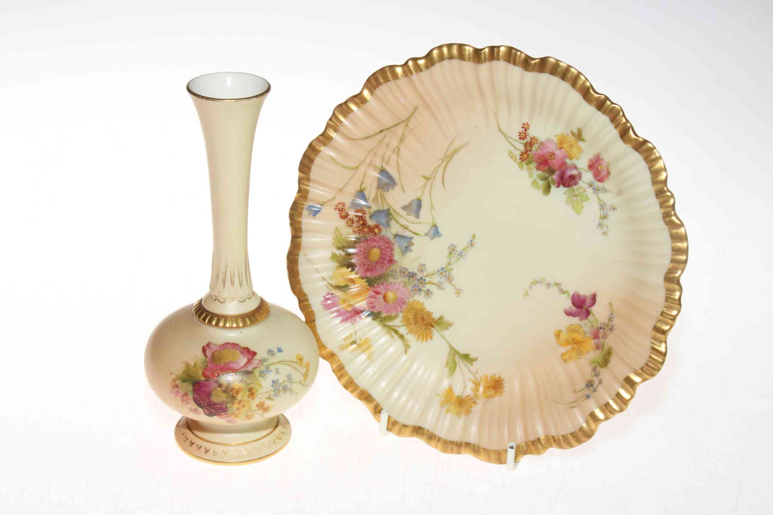 Royal Worcester blush ware plate, no. 1416, and vase, no. 1733 (2).