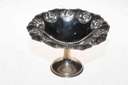 Walker & Hall silver tazza with Art Nouveau embossed and pierced border, Sheffield 1911,