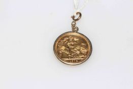 1974 mounted QEII gold sovereign in pendant mount (loose mounted)