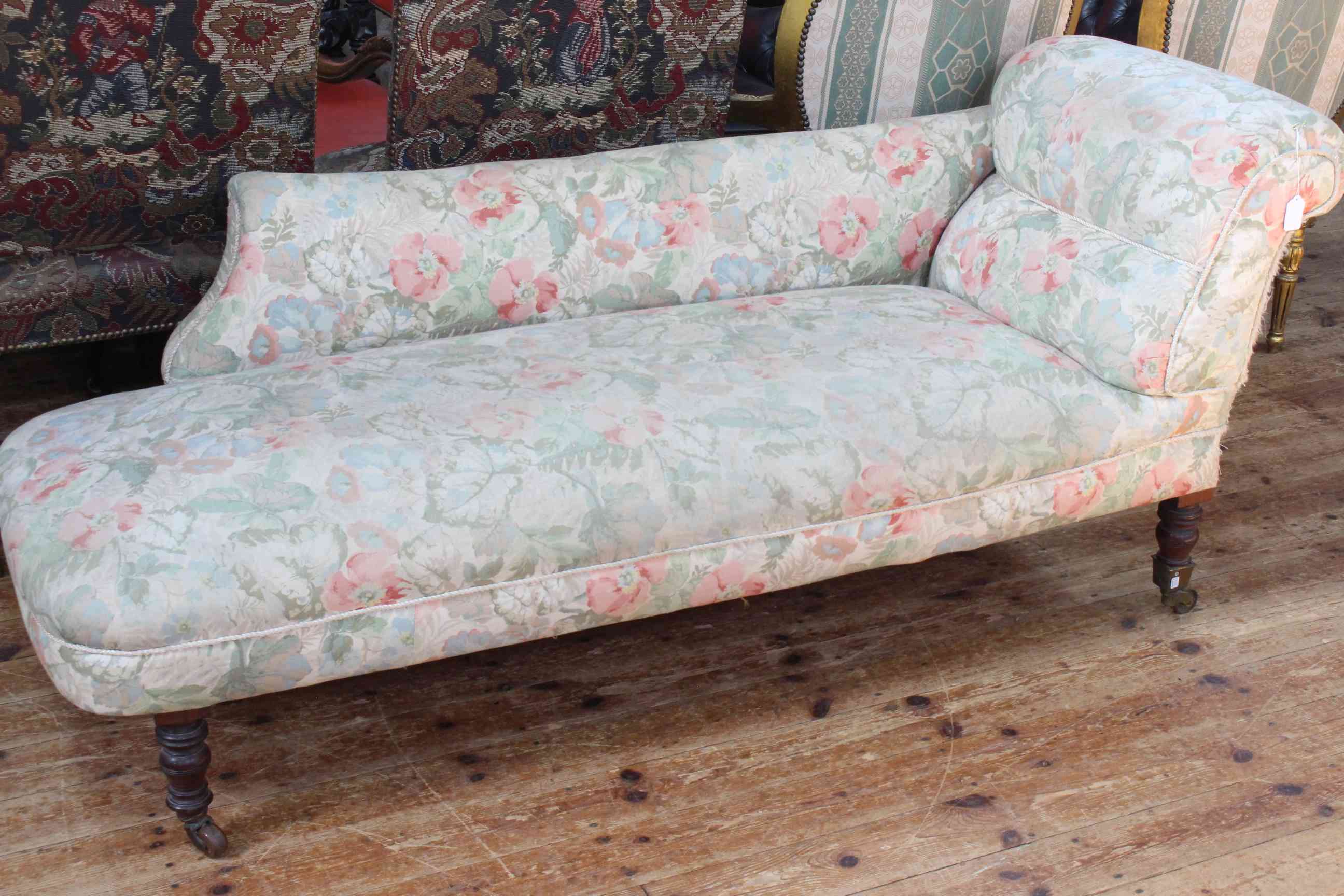 Late Victorian chaise longue on turned legs.
