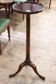 Polished mahogany tripod torchere, 91cm by 28cm diameter.