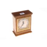 Elliott oak cased mantel clock, 17cm.