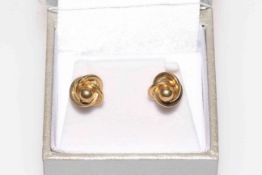 Pair 9 carat gold earrings.