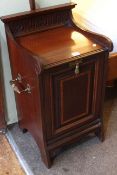 Edwardian mahogany and satinwood coal purdonium complete with liner and coal scoop, 68cm high by 39.