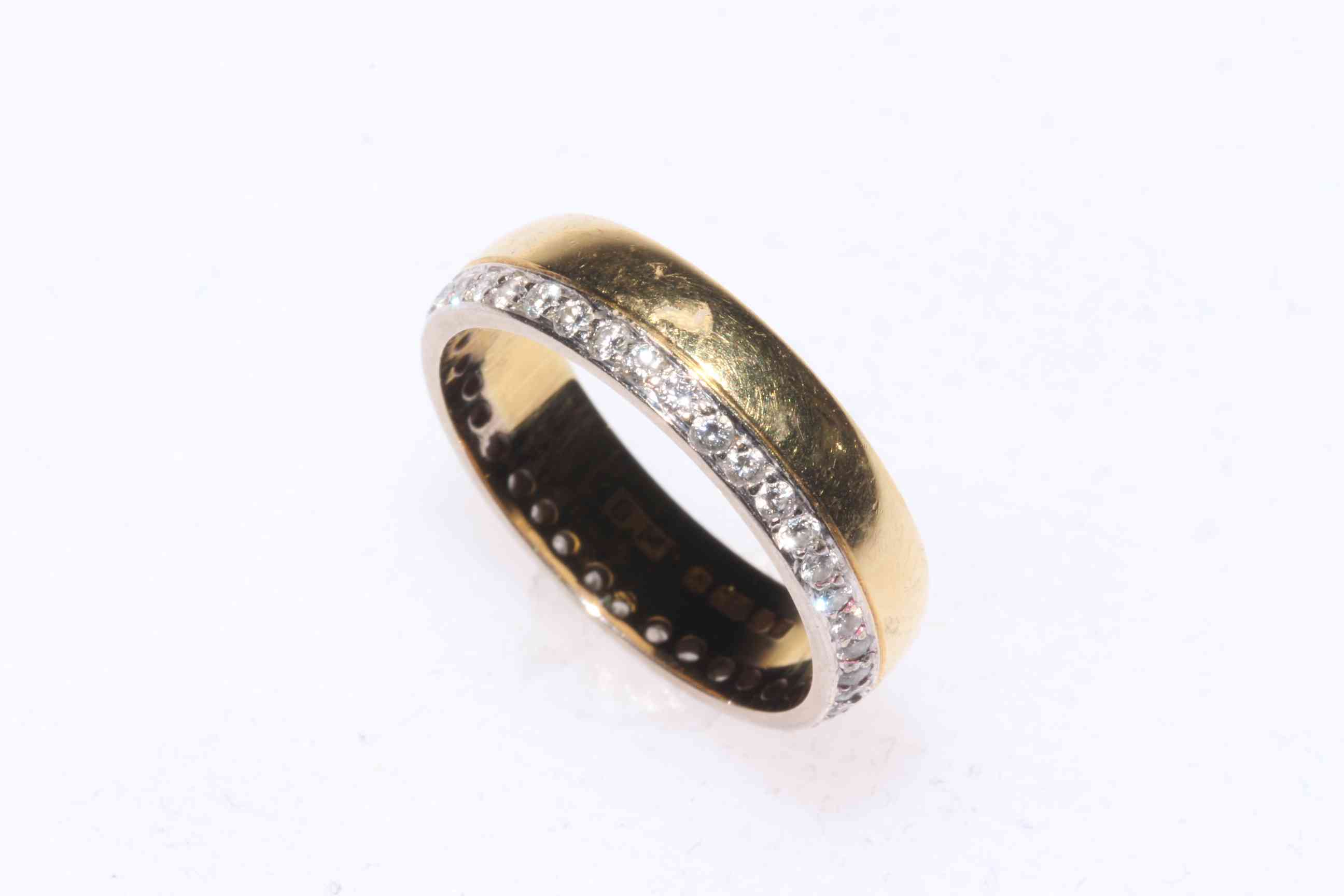 18 carat gold band ring with eternity row of diamonds, size L.