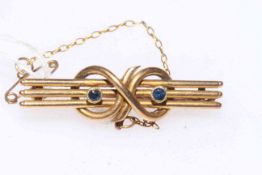 15 carat gold two stone sapphire brooch, 4cm wide.