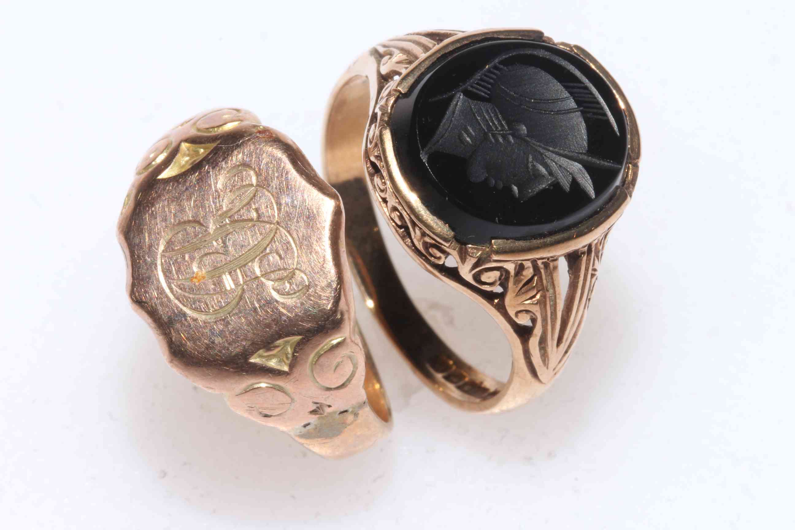 Two gents 9 carat gold rings, both with chased decoration.