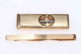 9 carat gold cigar cutter, and 9 carat gold tie clip (2).