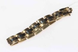 9k two colour gold link bracelet, 17cm length.