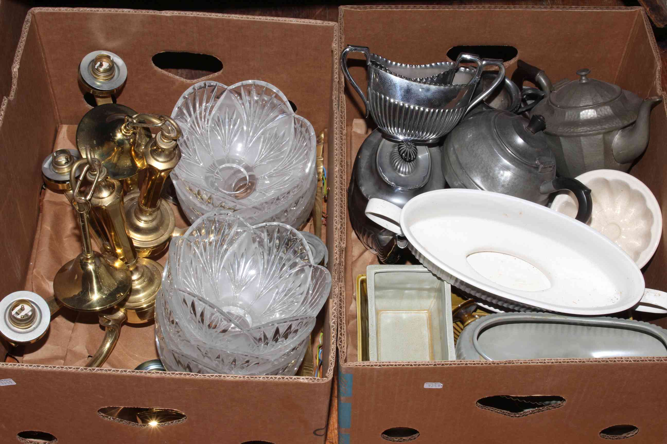 Collection of decorative and kitchen china including boxed Wedgwood plates, Masons, Carlton teapot, - Image 2 of 4