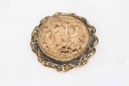1920's Chinese carved ivory brooch, 5cm diameter.