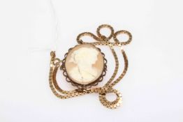9 carat gold mounted cameo brooch/pendant with square section link chain.