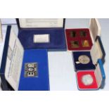 Collection of cased silver coins including Royal Mint 1977 proof,