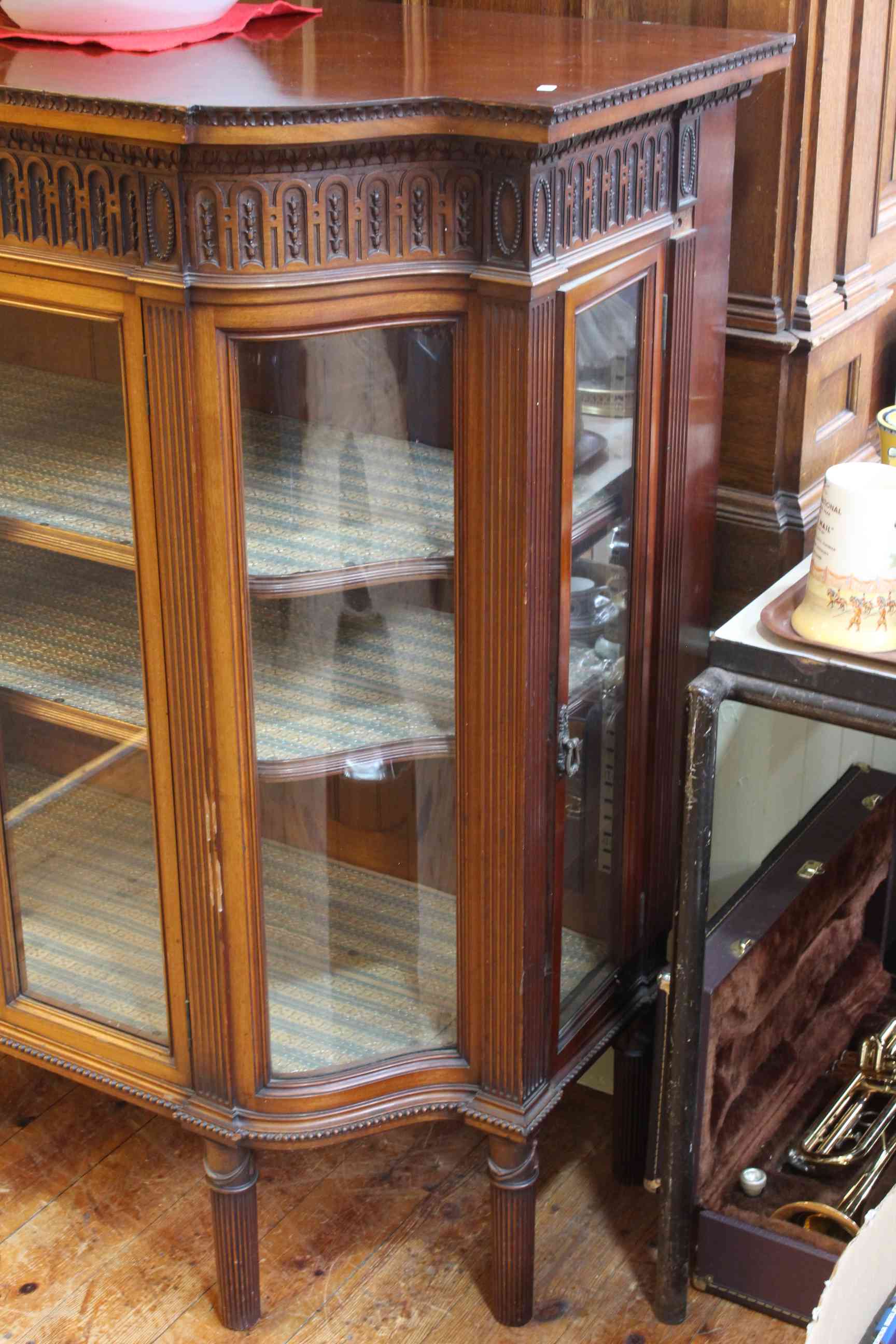 Late Victorian mahogany shaped front vitrine having carved Adams style frieze above pair central - Image 3 of 3