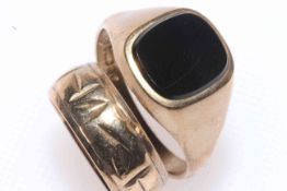 9 carat gold gents ring with black quartz, and 9 carat gold band ring (2).