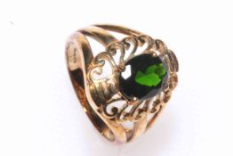 9 carat gold green stone (tourmaline?) ring with fancy pierced setting, size N.