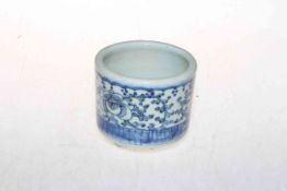 Chinese blue and white brush pot, raised on three feet, 9cm.