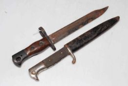 WSC Bayonet and German dagger (2).