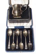 Cased silver christening mug and six George V teaspoons.