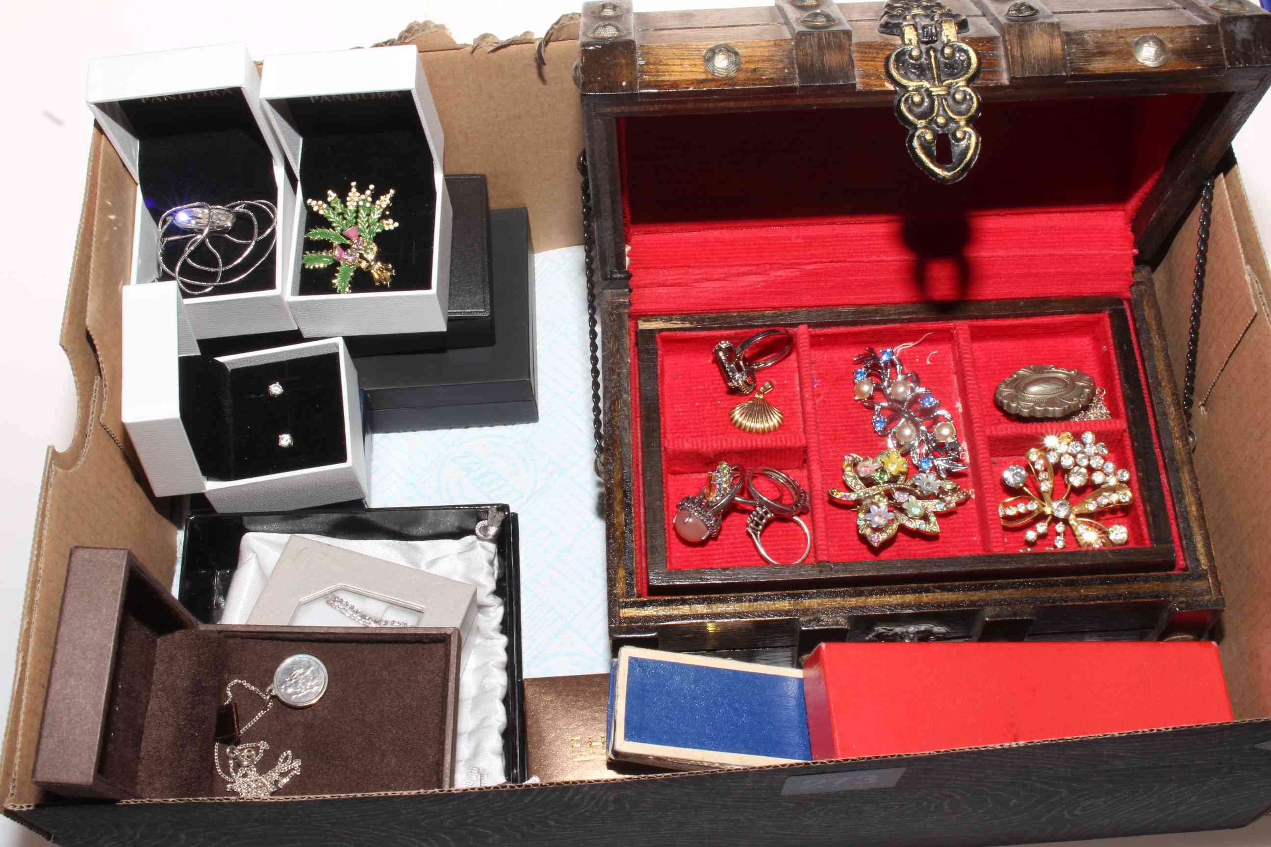 Box of jewellery including Pandora and other pieces.
