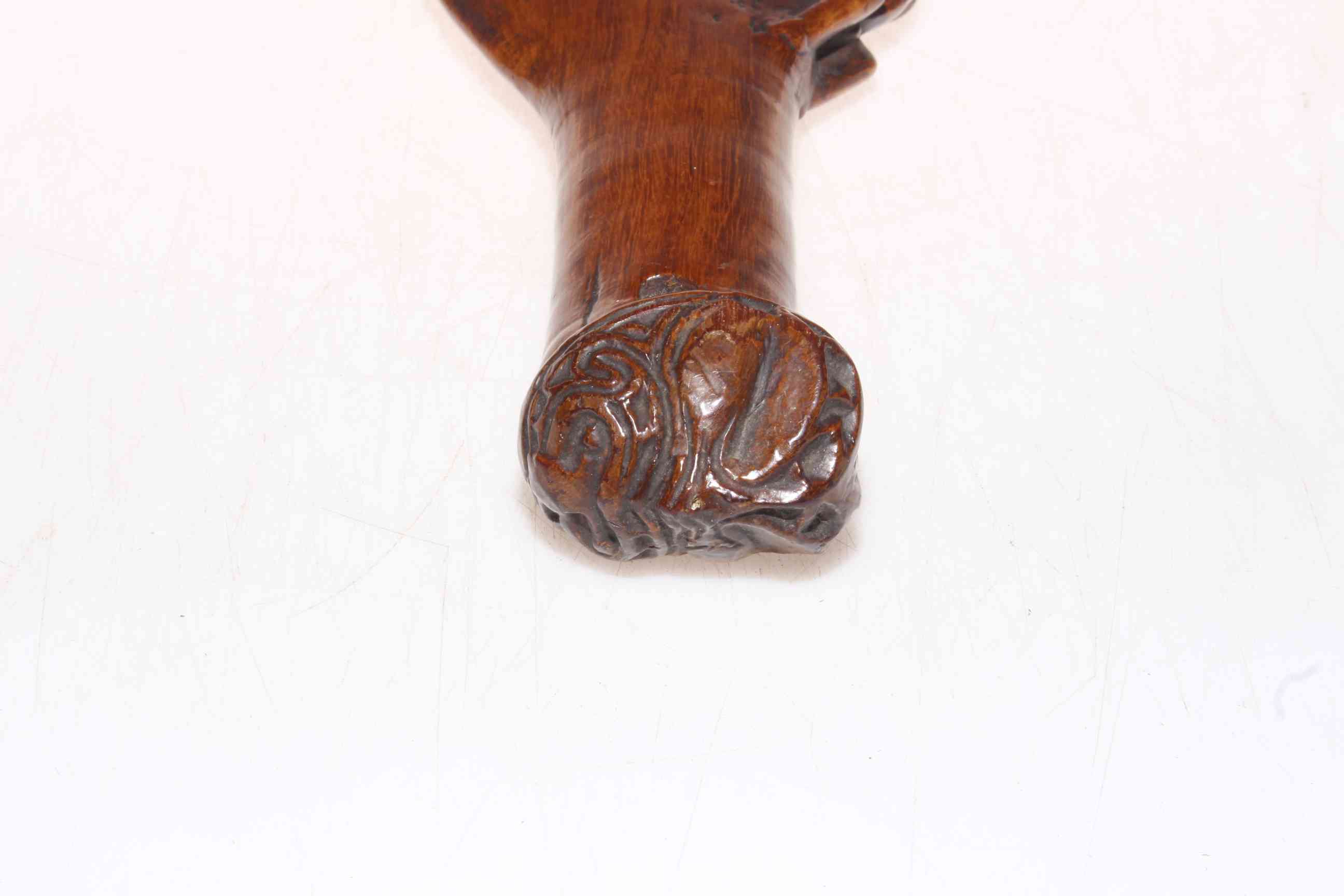 Maori Wahaika hand club having human form to inside blade and face to handle, - Image 2 of 4