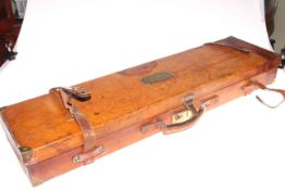 Leather and brass bound gun case, 81cm length.