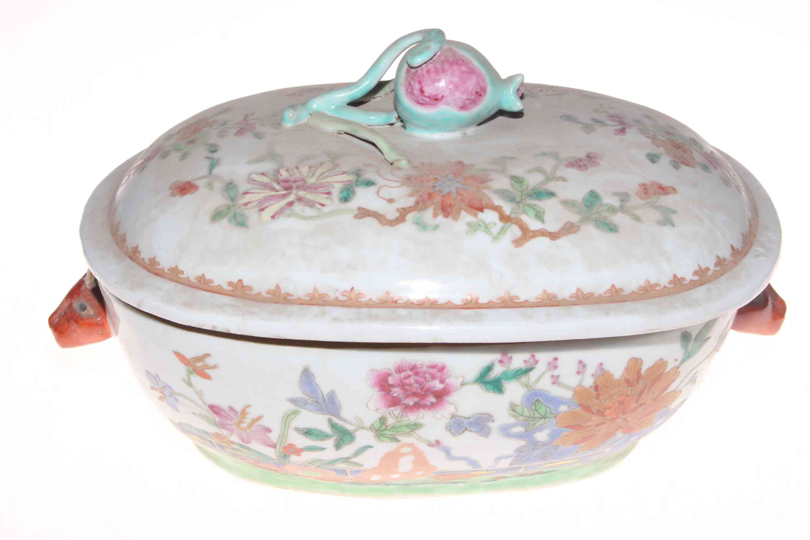 Chinese export polychrome tureen and cover, 32cm across.