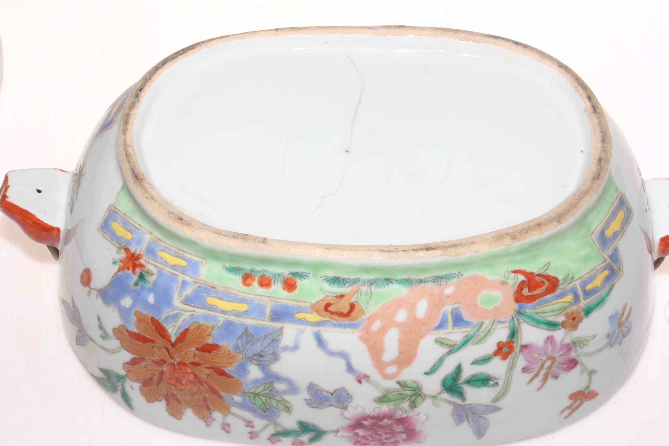 Chinese export polychrome tureen and cover, 32cm across. - Image 4 of 4