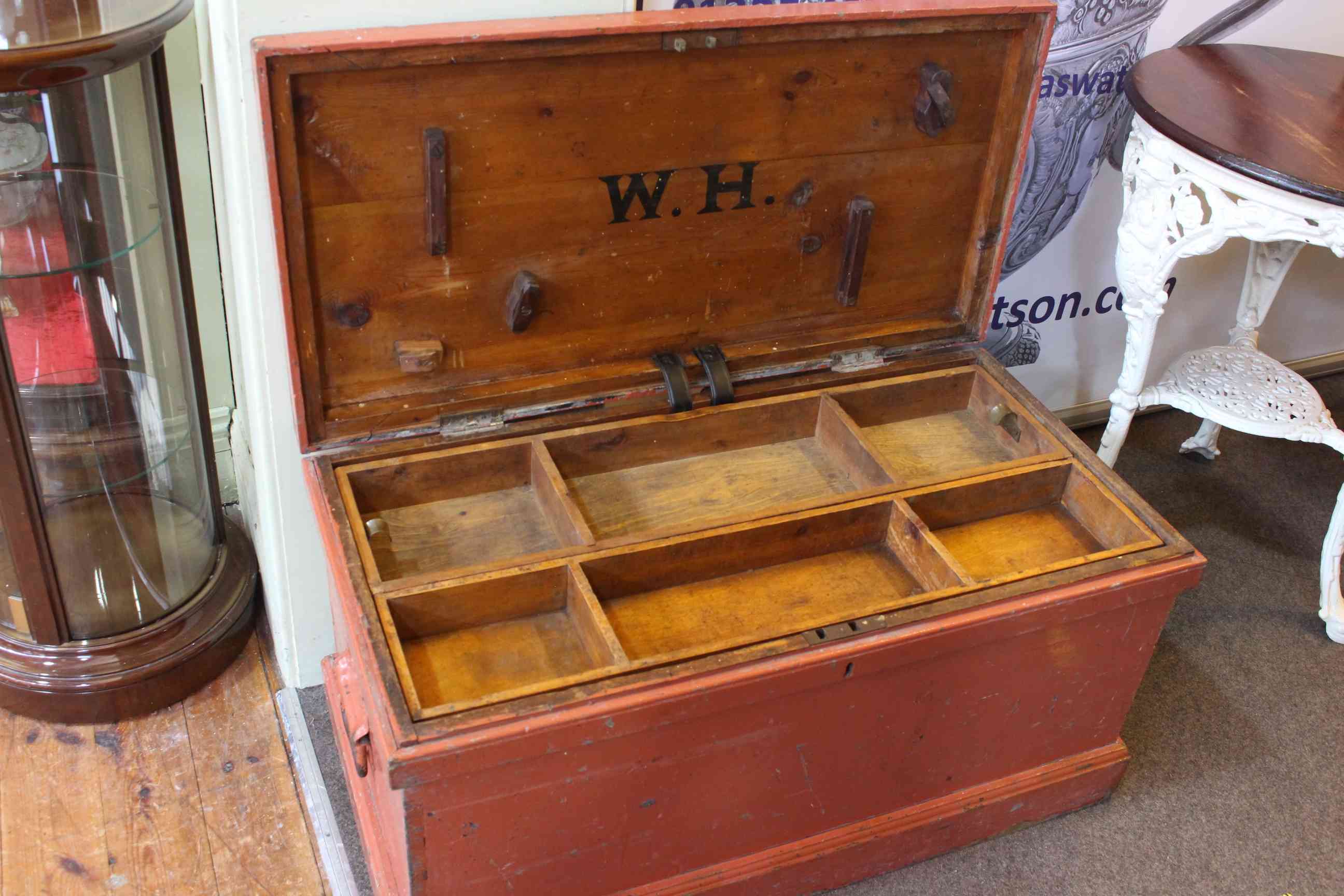 Painted pine tool box with internal fitted trays, 46cm high by 92cm wide by 46cm deep. - Image 2 of 2