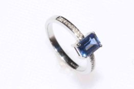 Sapphire and diamond ring set in 18 carat white gold having 1.