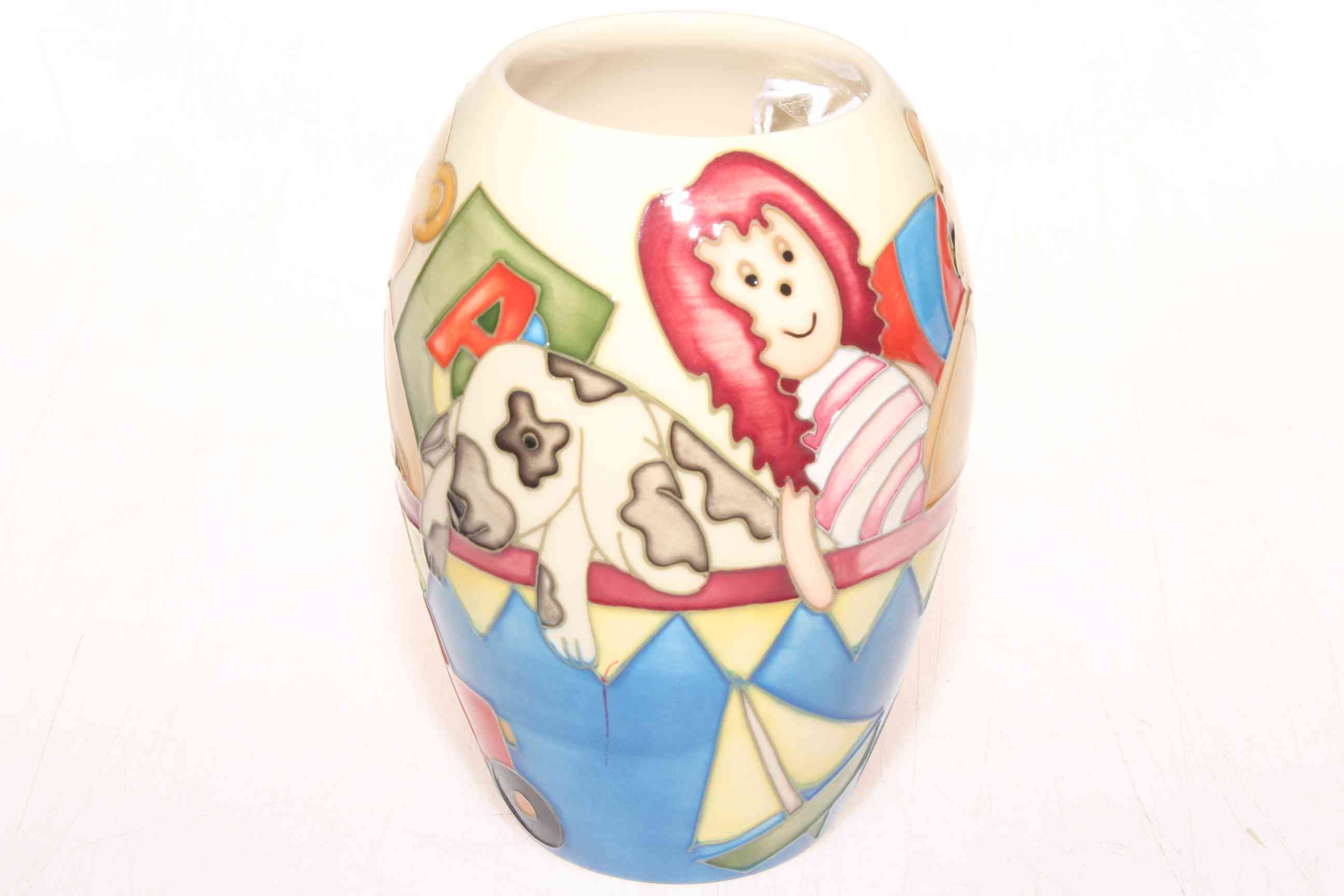 Moorcroft limited edition Ragdolly vase by Sian Leeper, 341/350, 13cm, with box. - Image 3 of 4