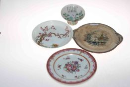 Two Chinese plates, small comport and plate (4).