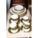 Wedgwood Florentine-Arras Green tea china comprising six plates, six saucers,