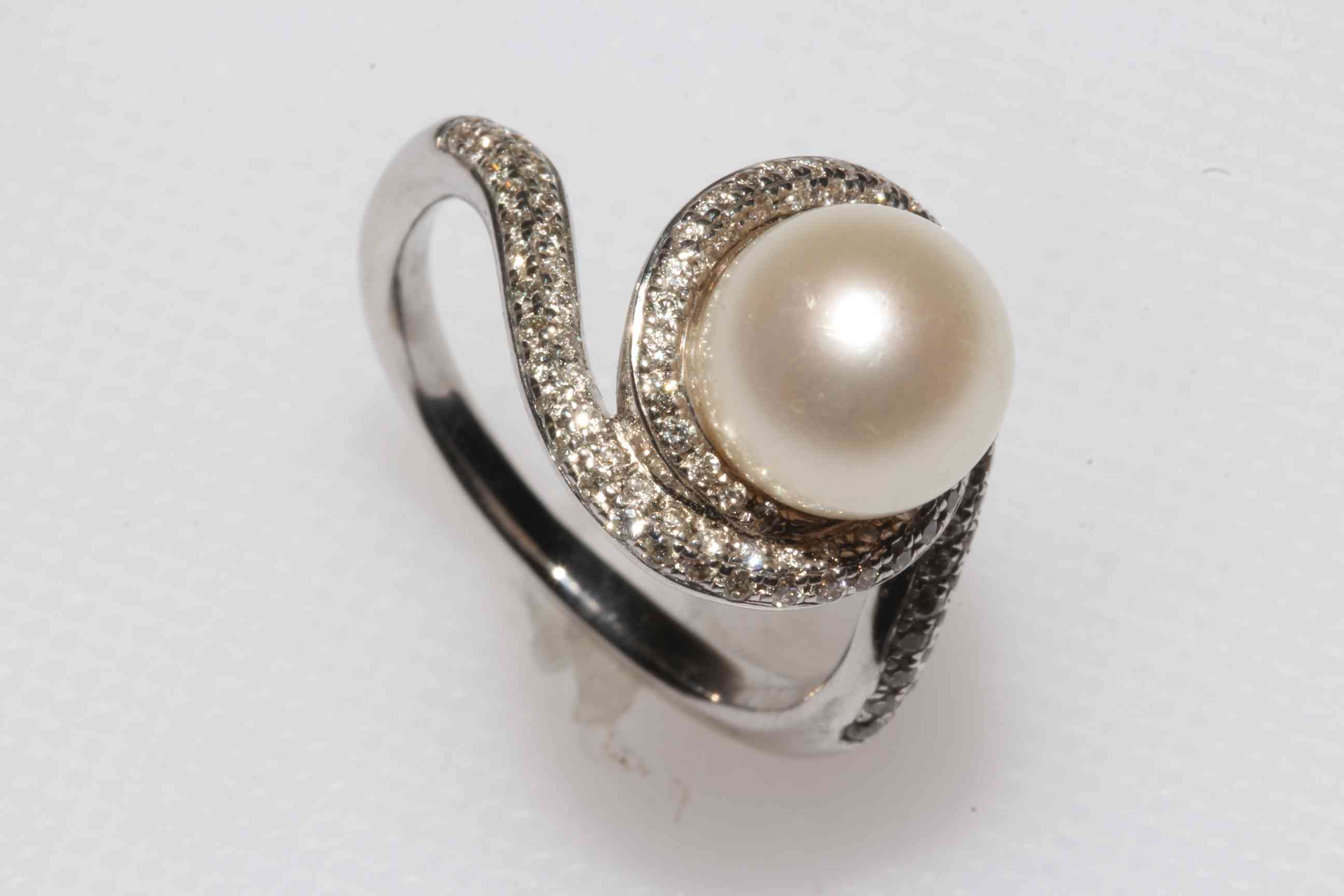 White gold South Sea pearl ring, size L.